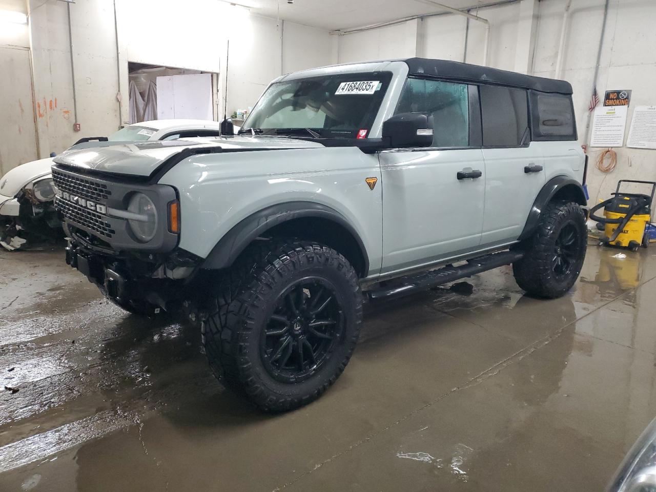  Salvage Ford Bronco