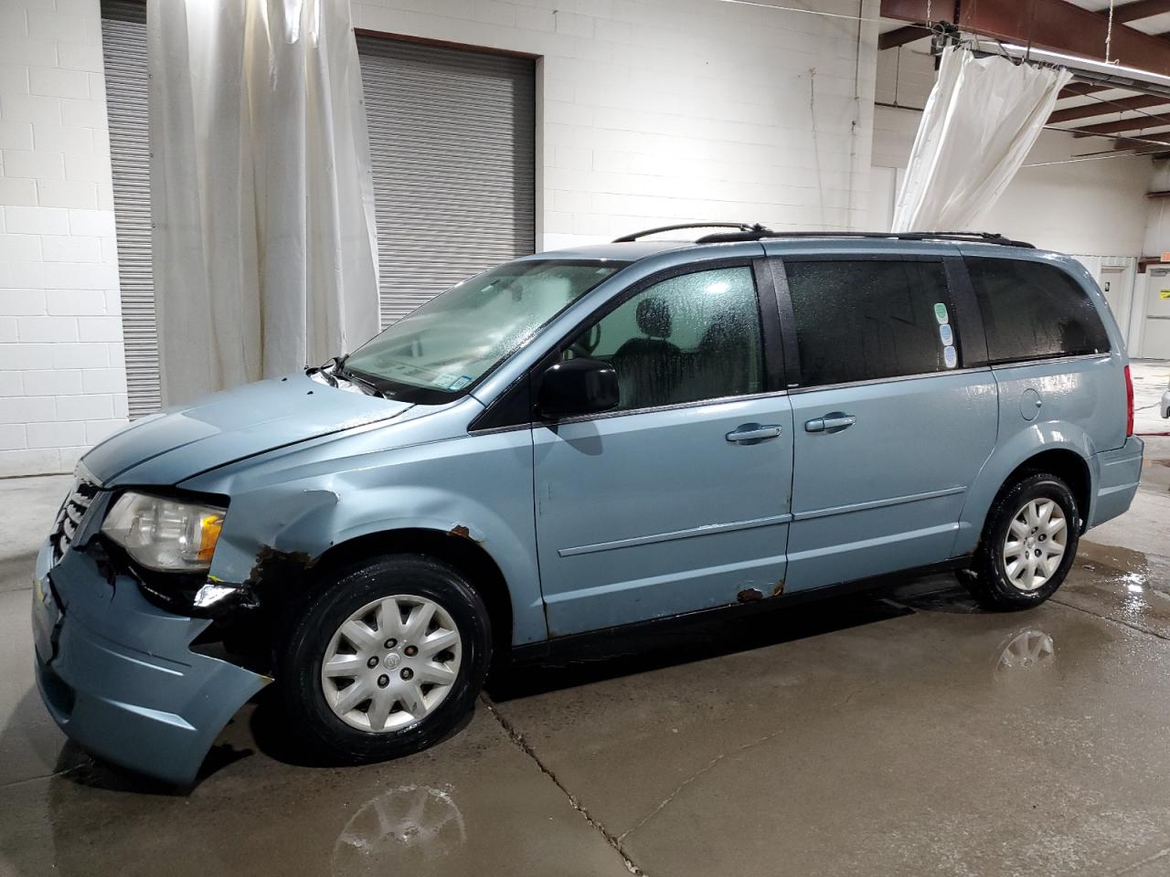  Salvage Chrysler Minivan