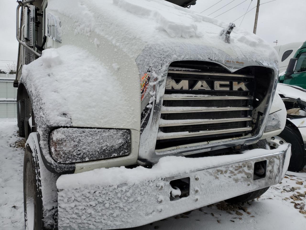 Lot #3044475754 2019 MACK GRANITE