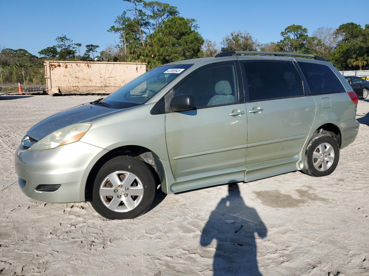  Salvage Toyota Sienna