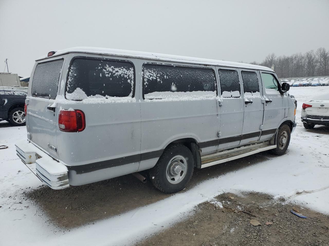 Lot #3049560684 2001 DODGE RAM WAGON