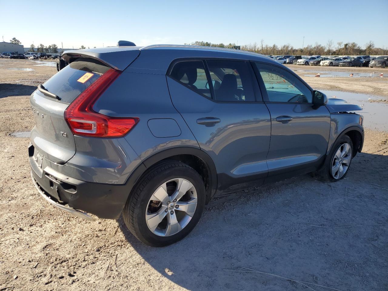 Lot #3049479649 2022 VOLVO XC40 T4 MO