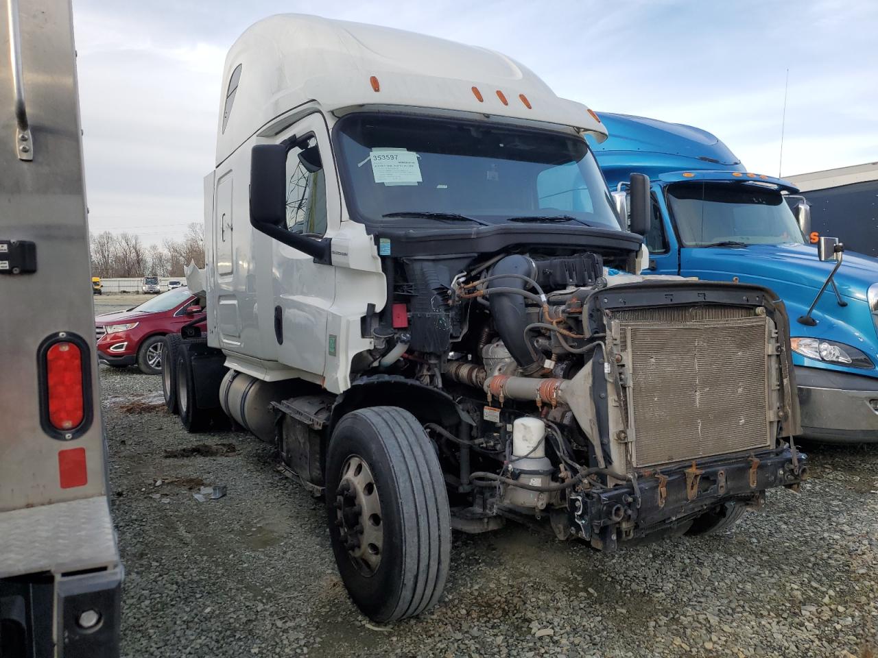  Salvage Freightliner Cascadia 1