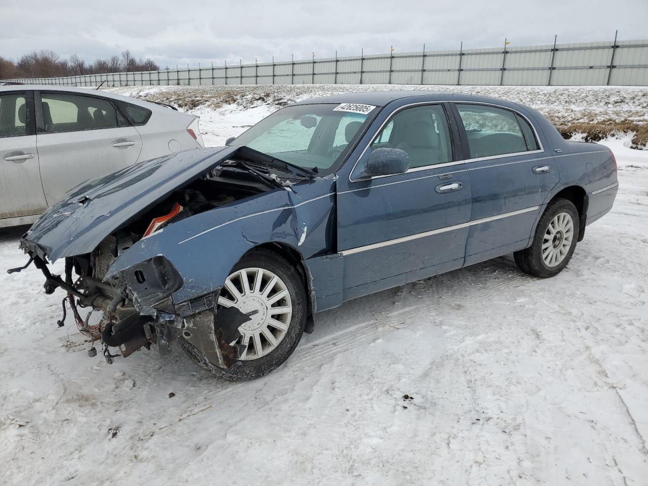  Salvage Lincoln Towncar