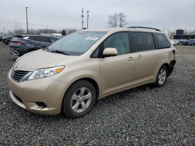 TOYOTA SIENNA LE