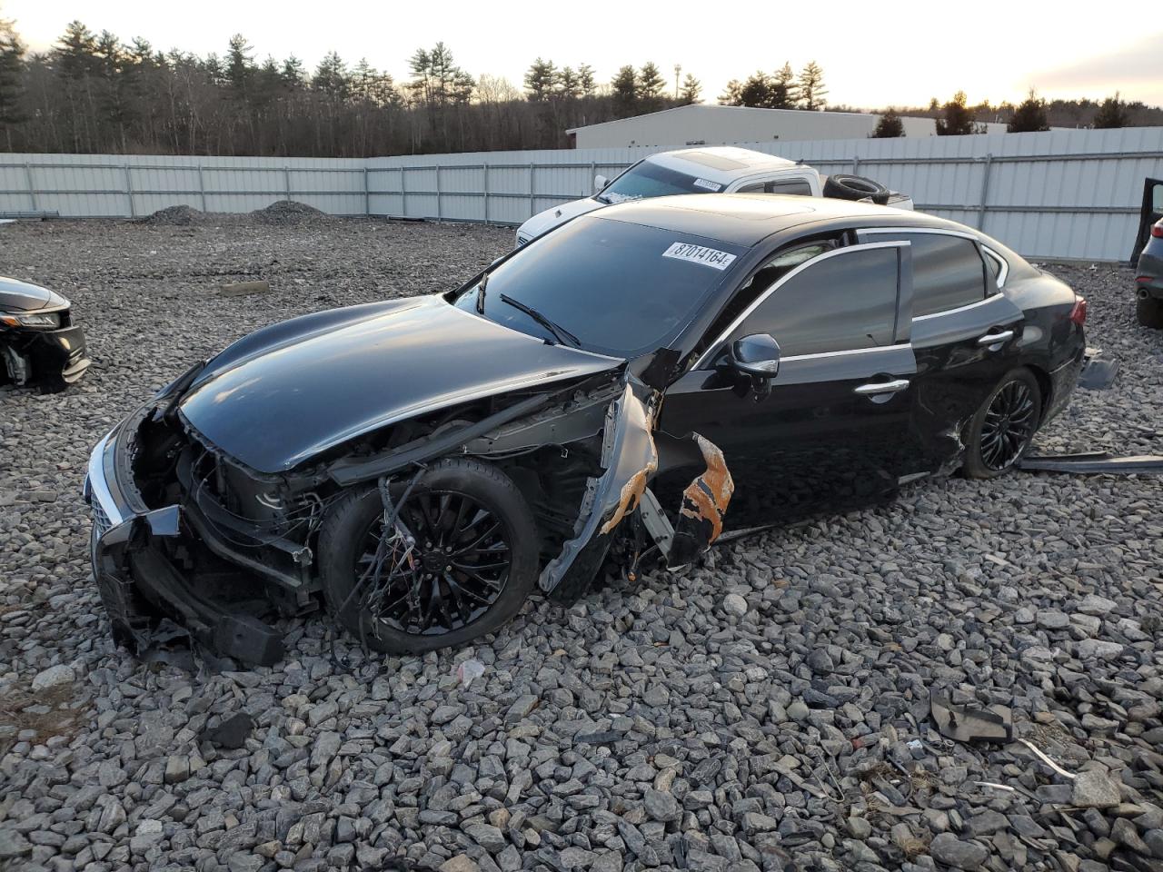 INFINITI Q70 5.6