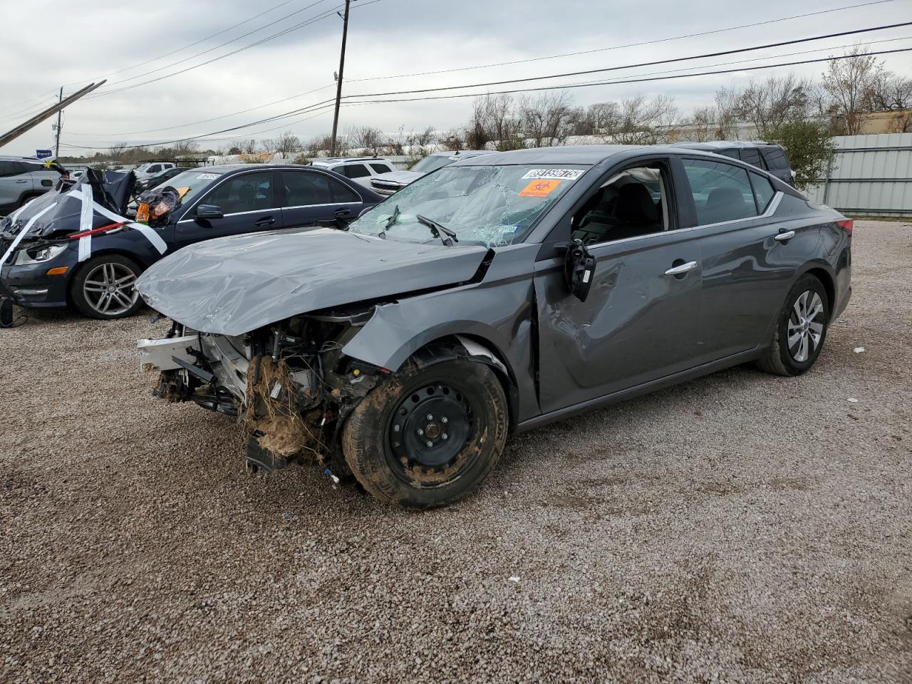  Salvage Nissan Altima