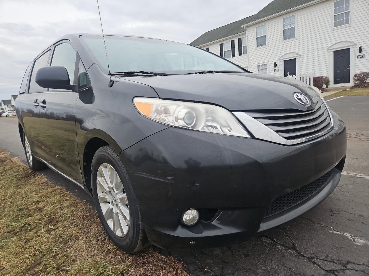  Salvage Toyota Sienna