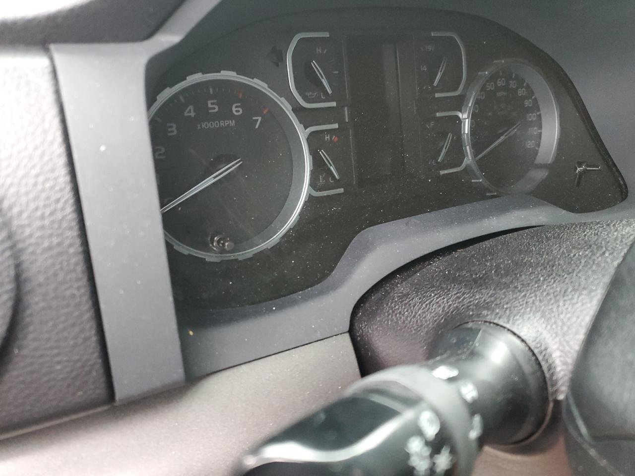 TOYOTA TUNDRA CREWMAX SR5