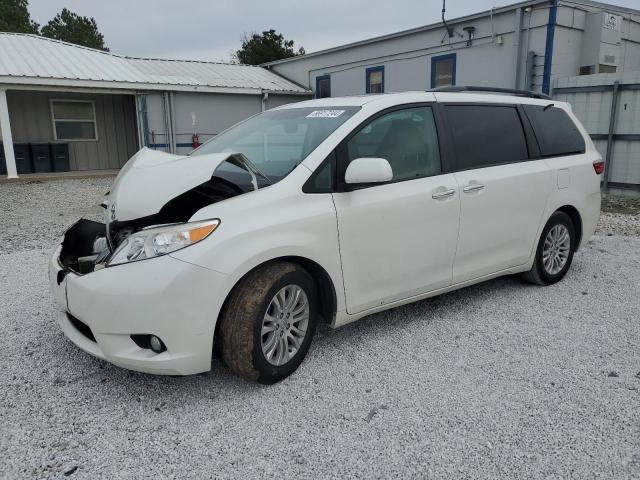 TOYOTA SIENNA XLE