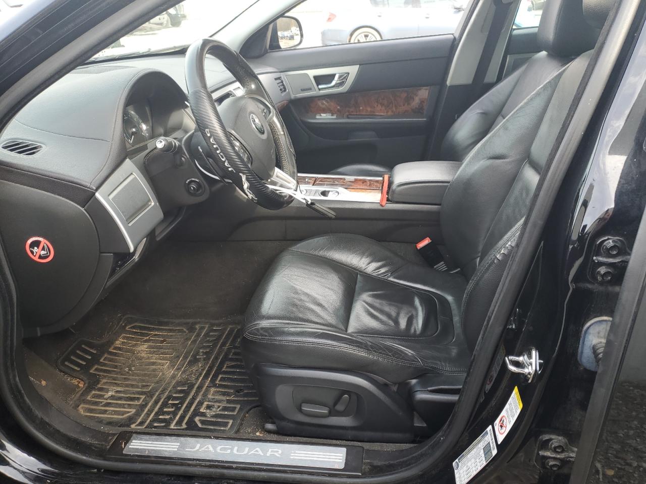 JAGUAR XF 2.0T PREMIUM