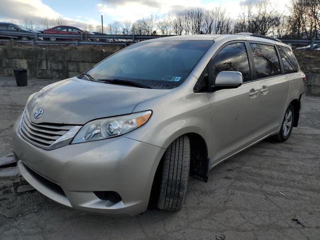 TOYOTA SIENNA LE