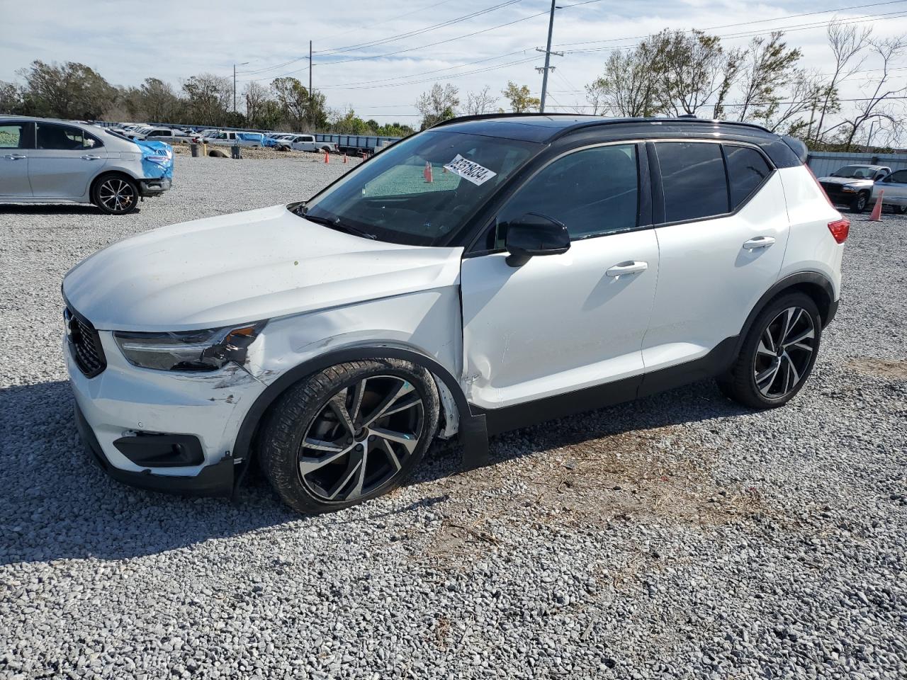 Lot #3045796666 2020 VOLVO XC40 T5 R-