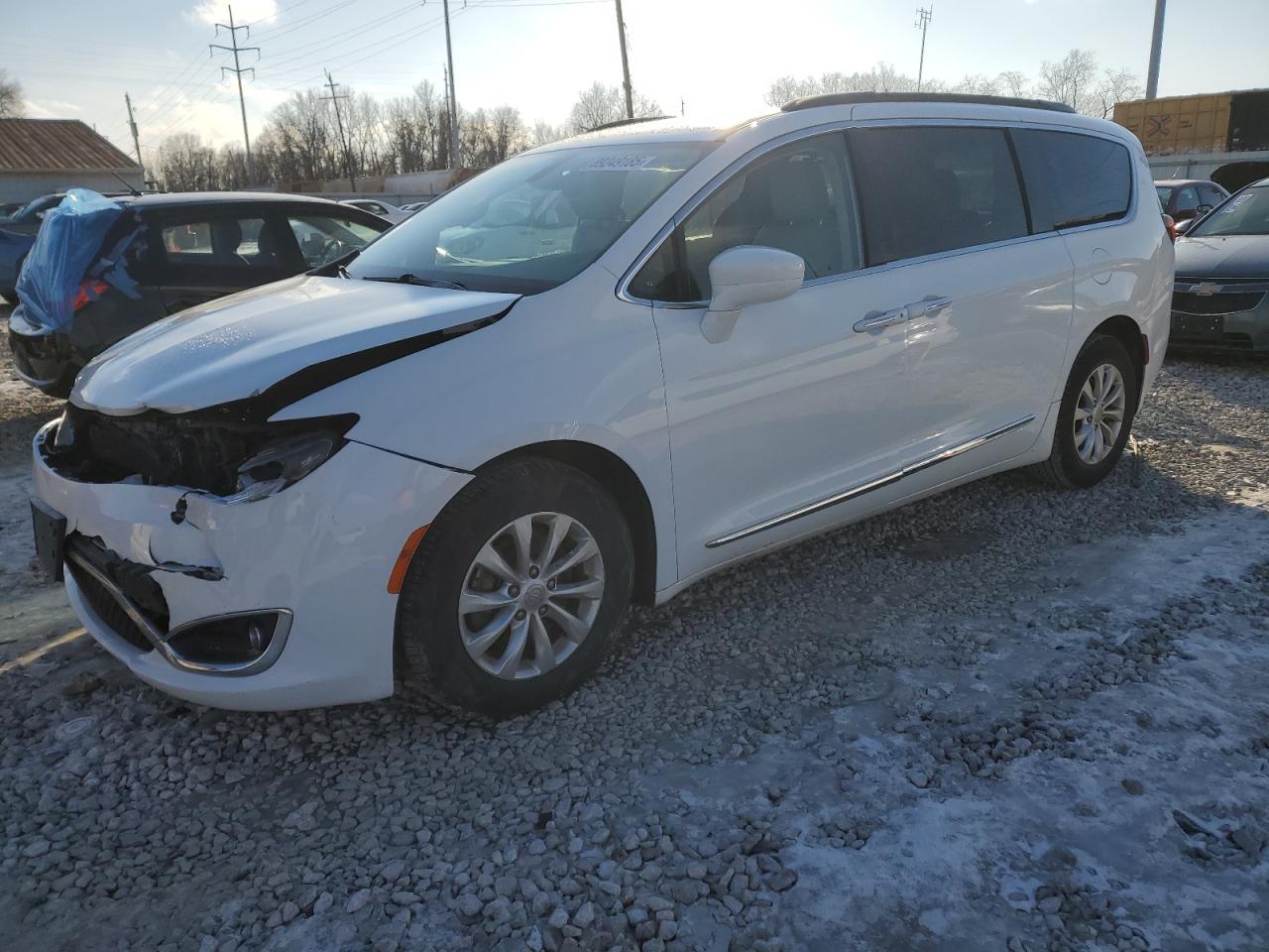  Salvage Chrysler Pacifica