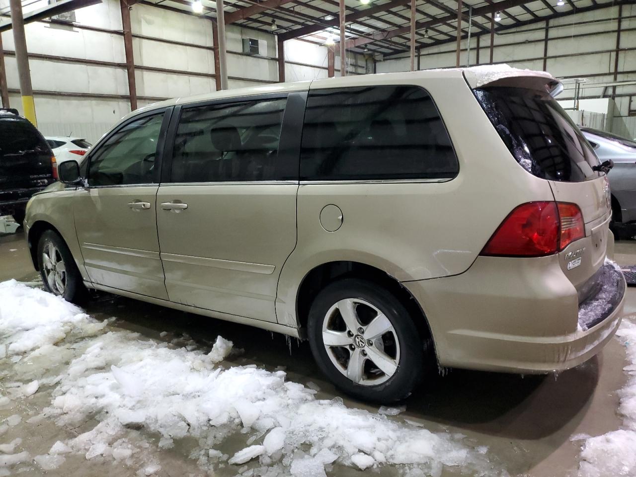 Lot #3051367664 2009 VOLKSWAGEN ROUTAN SE