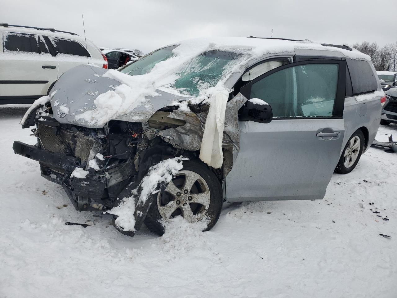  Salvage Toyota Sienna