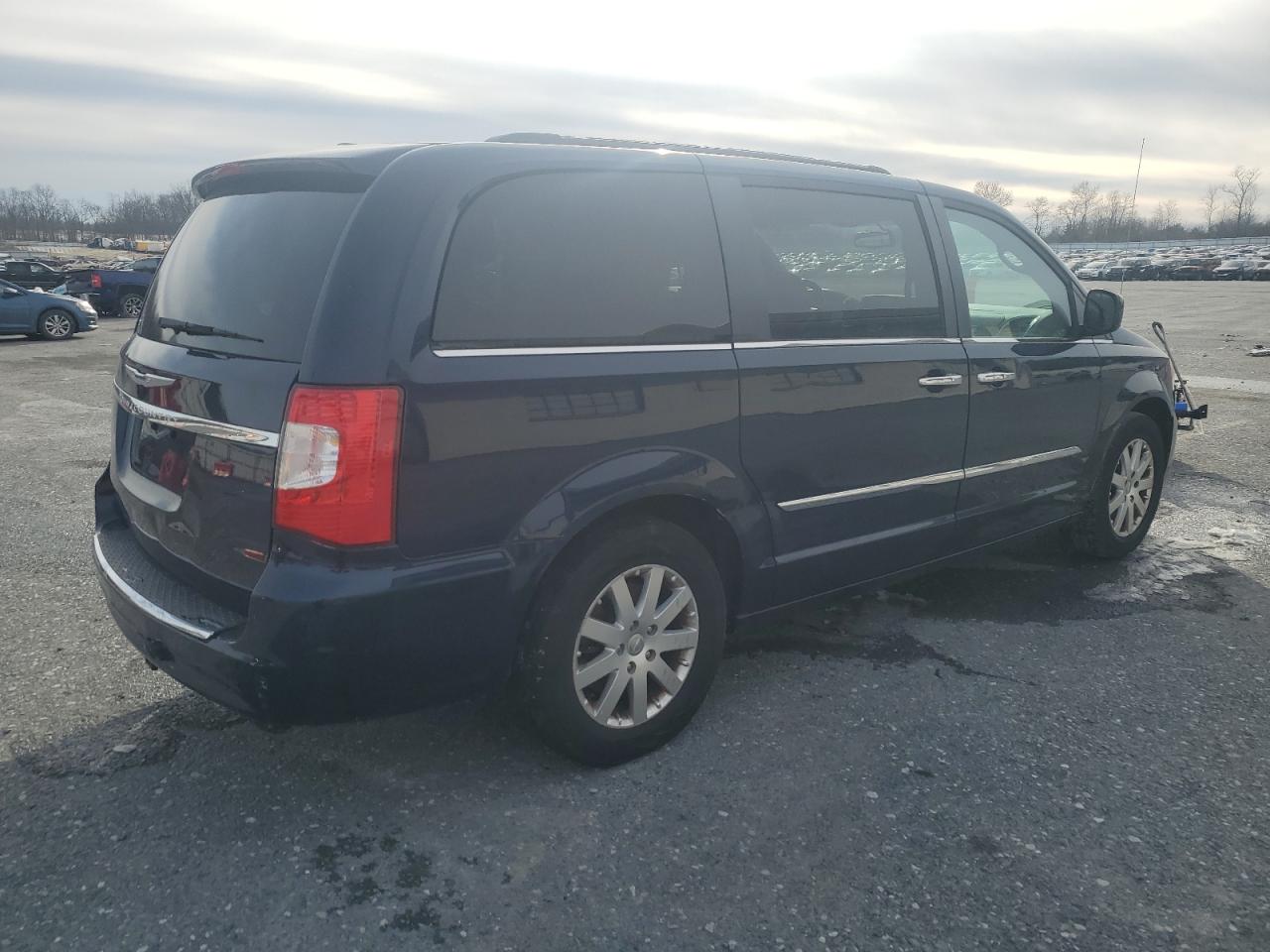 Lot #3052340601 2015 CHRYSLER TOWN & COU