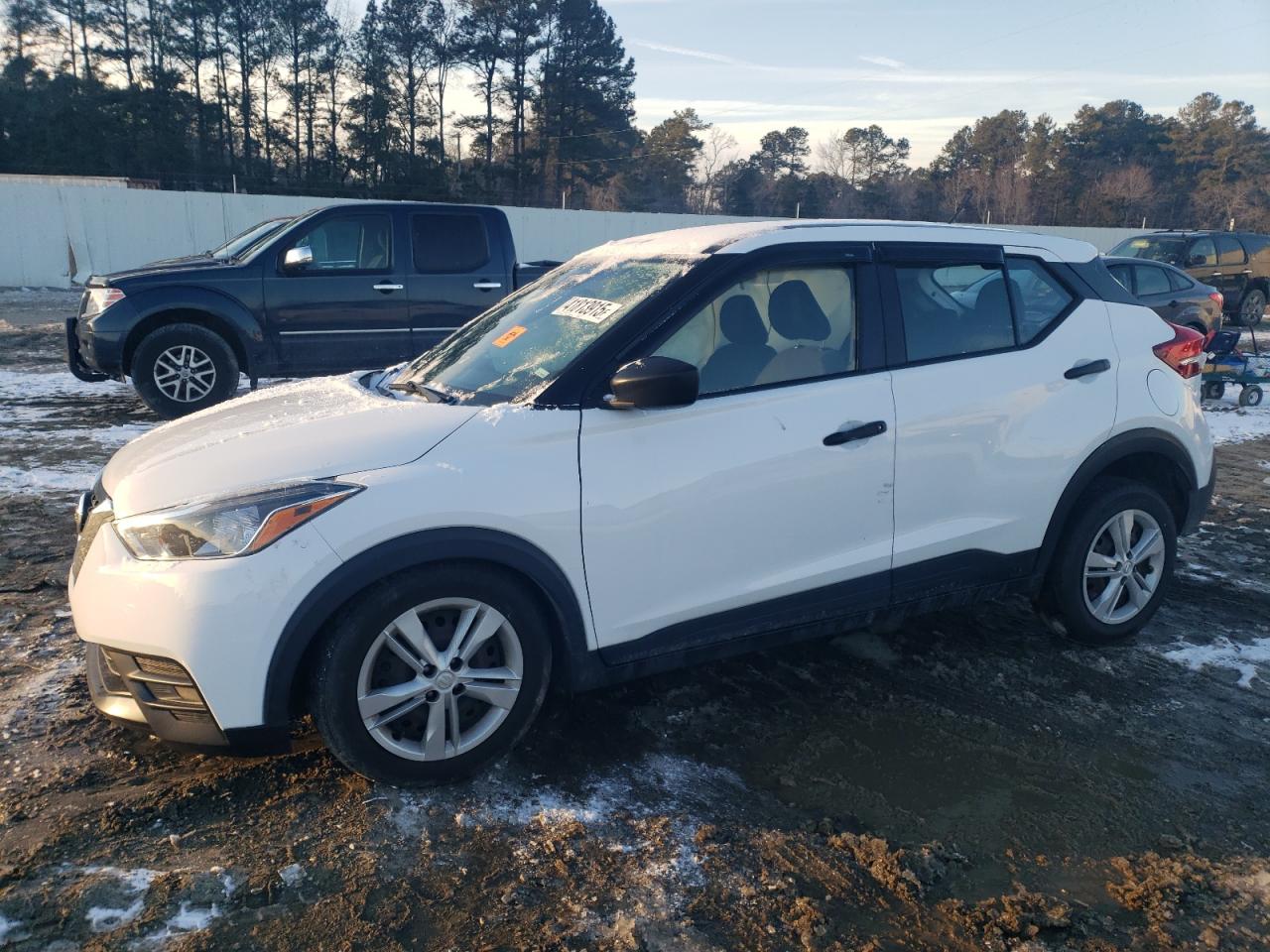  Salvage Nissan Kicks