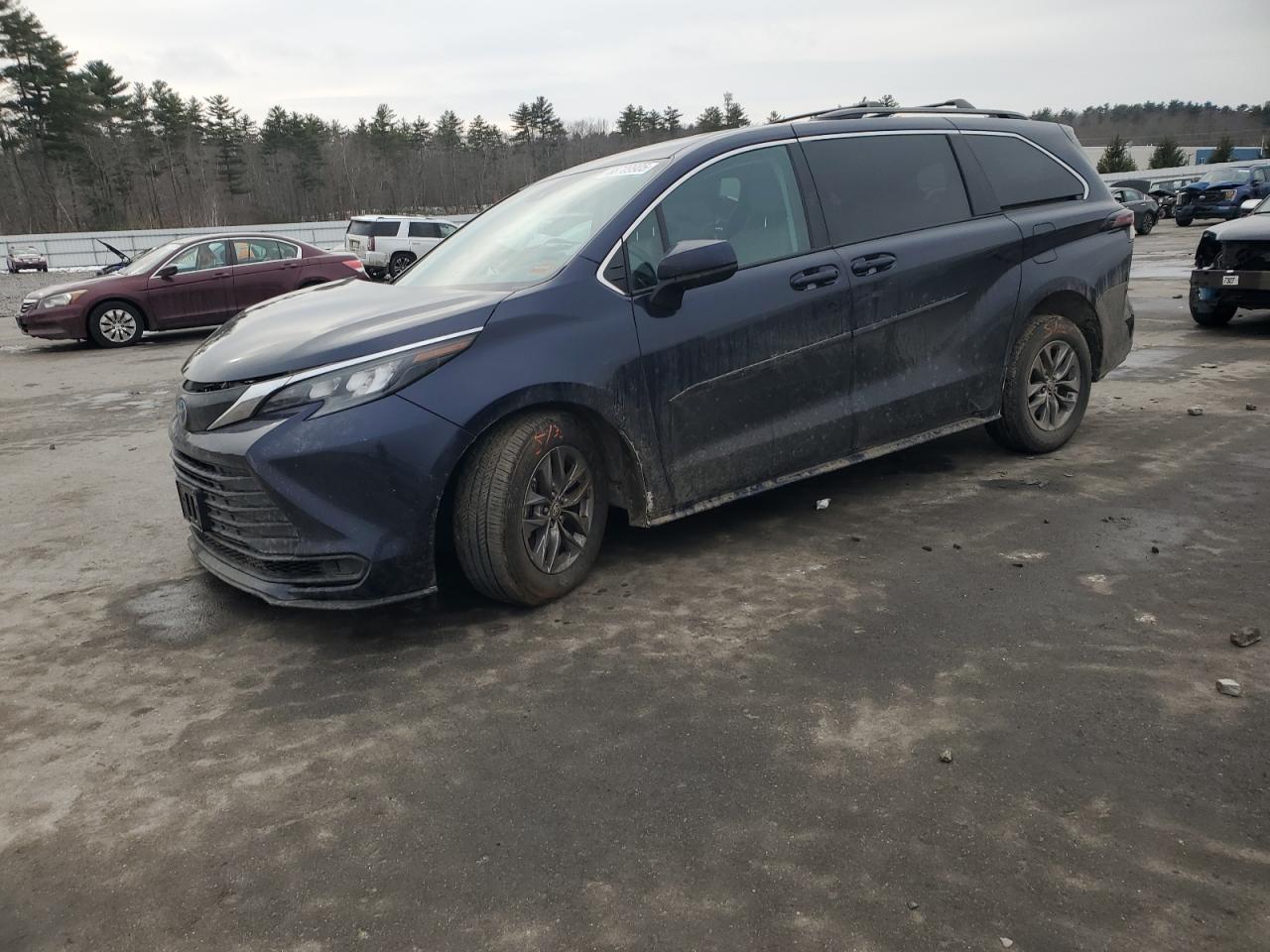  Salvage Toyota Sienna