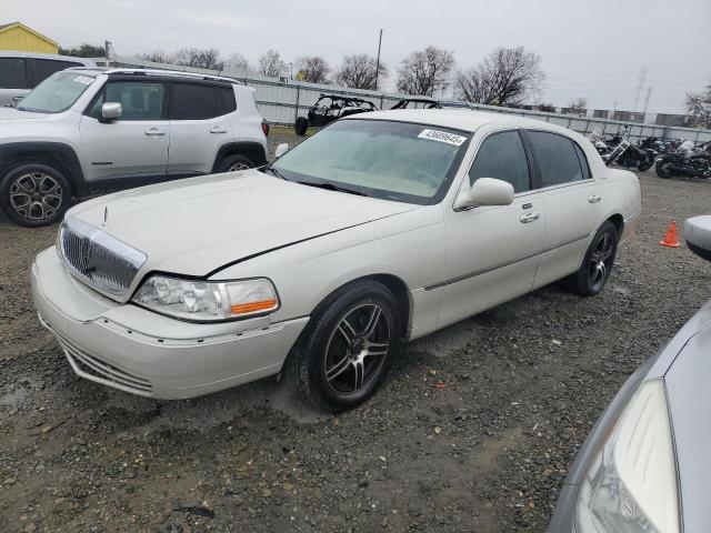 LINCOLN TOWN CAR S 2007 cream  gas 1LNHM81W07Y639558 photo #1