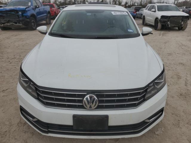 2018 VOLKSWAGEN PASSAT SE - 1VWBA7A35JC011001