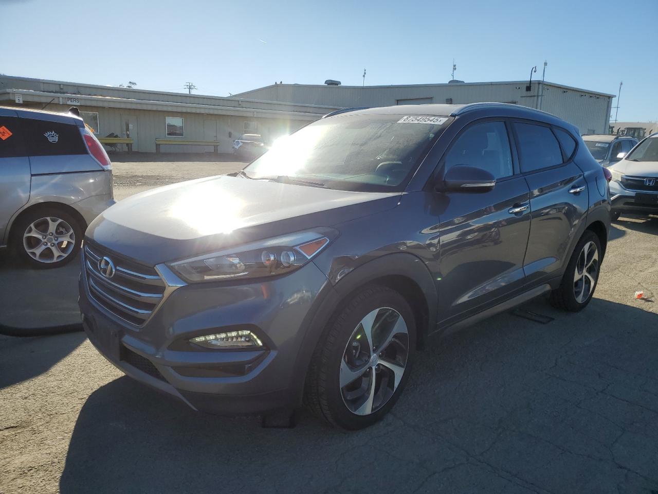  Salvage Hyundai TUCSON