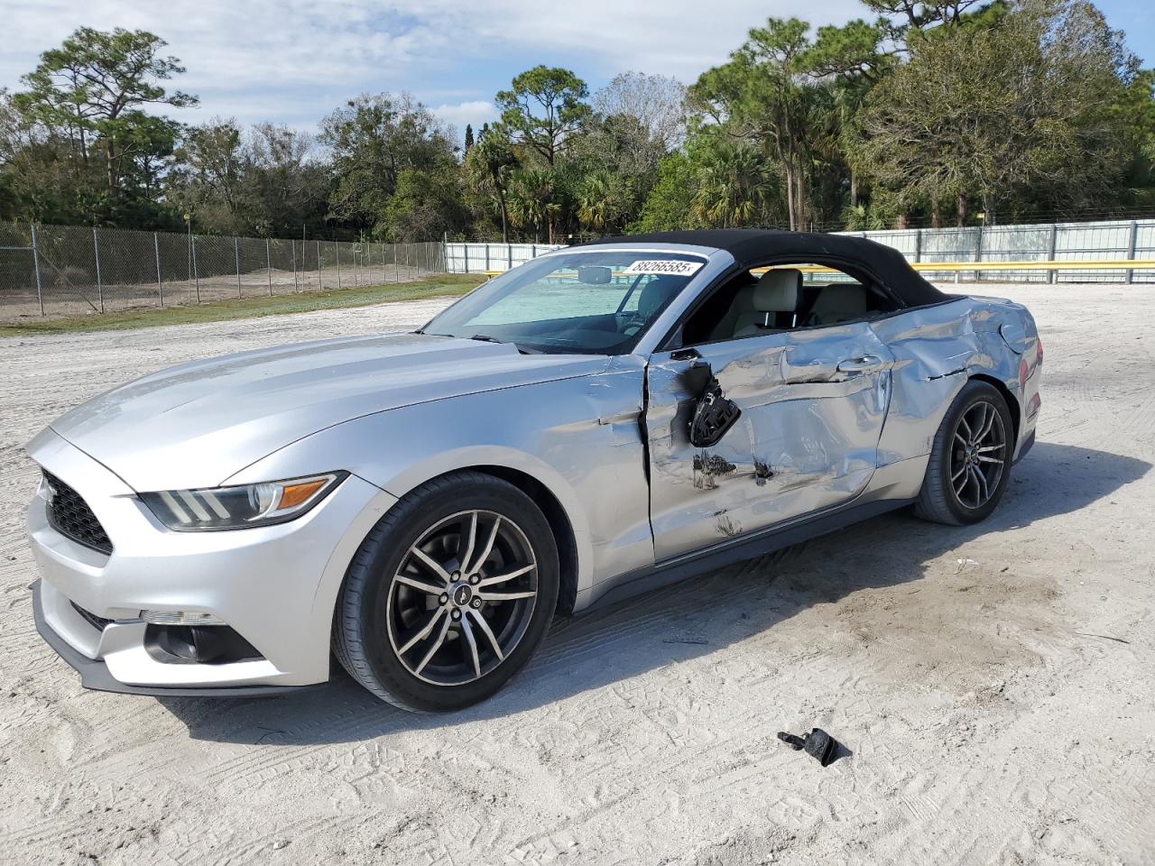  Salvage Ford Mustang