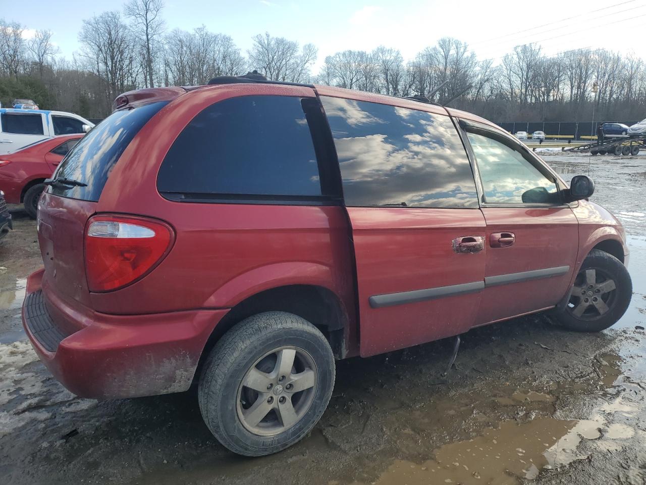 Lot #3055315362 2005 DODGE CARAVAN SX