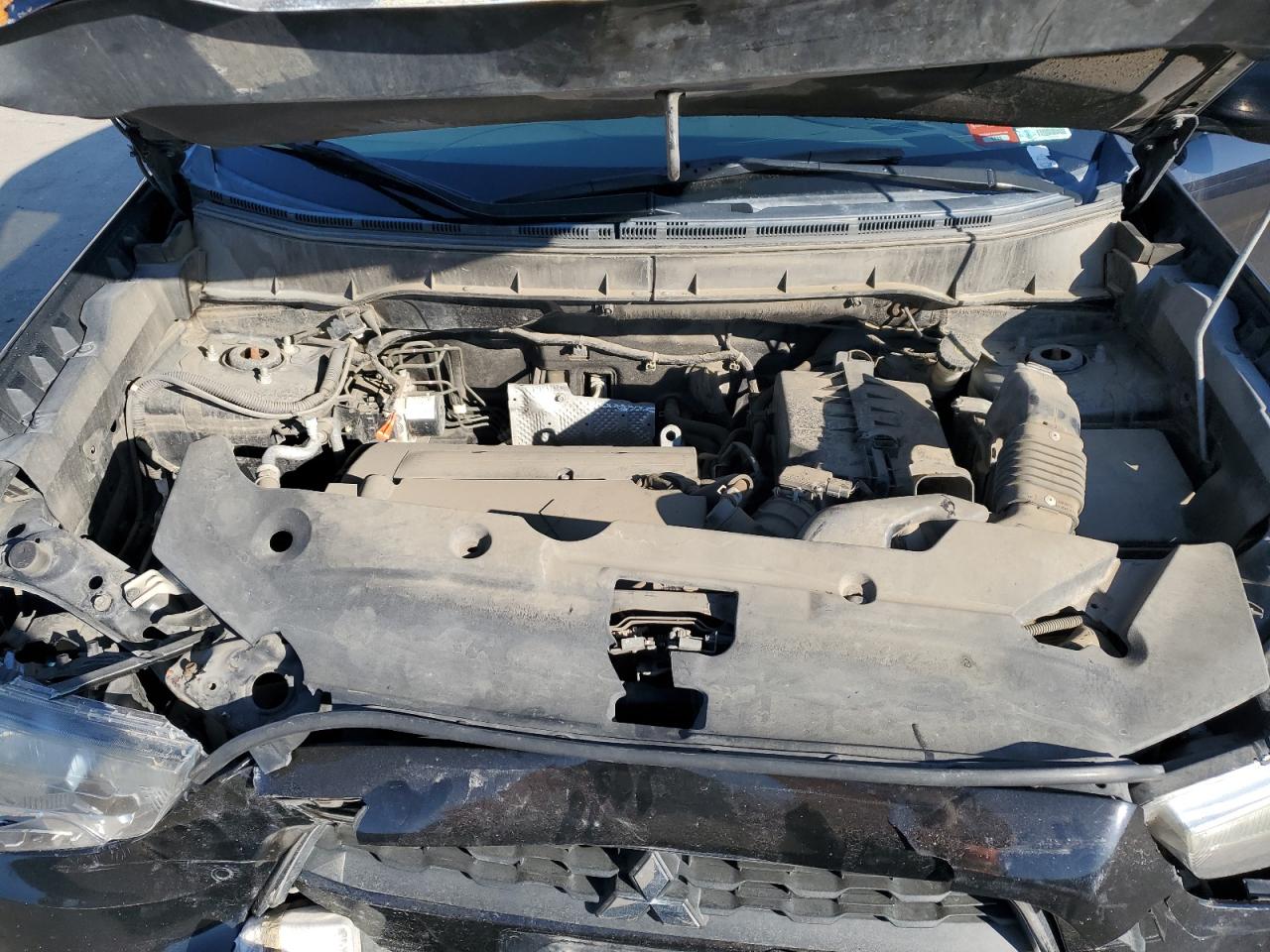 MITSUBISHI OUTLANDER LE