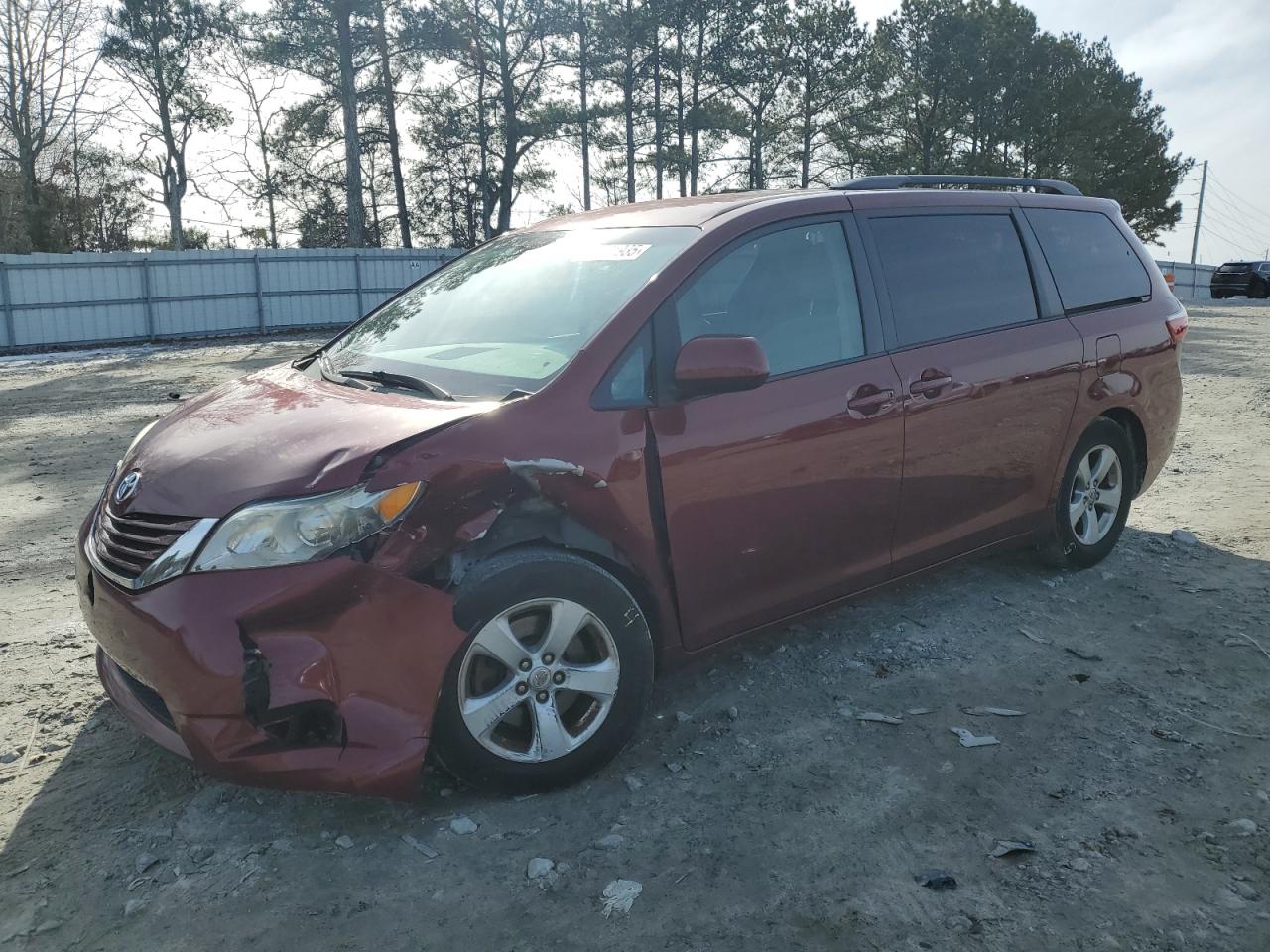  Salvage Toyota Sienna