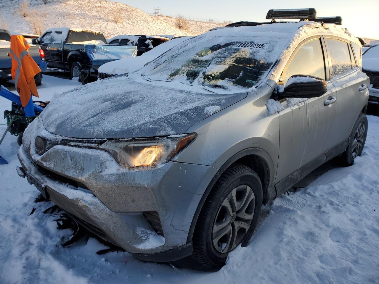 JTMBFREV7JJ234583 TOYOTA RAV4 LE 2018