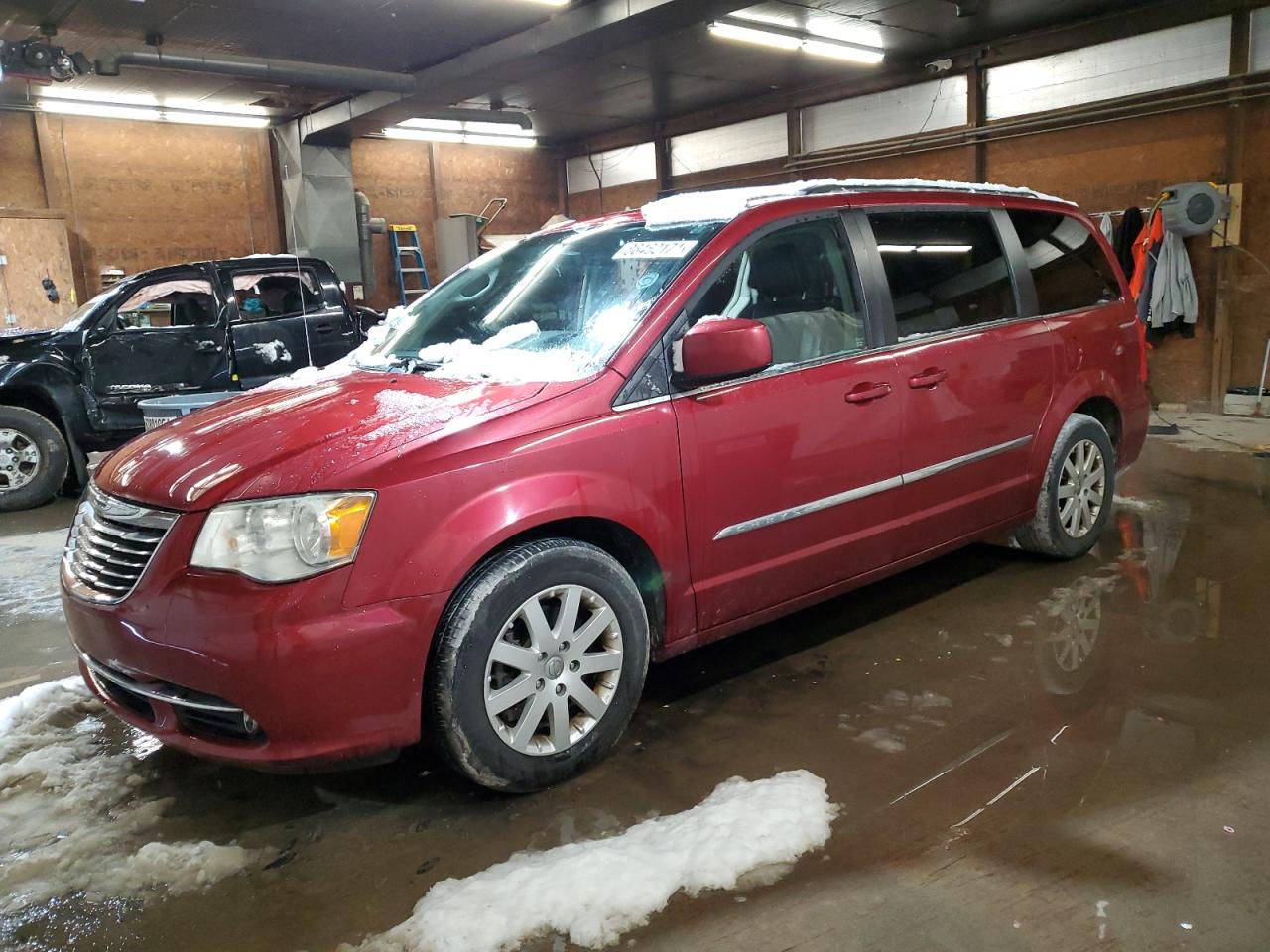  Salvage Chrysler Minivan