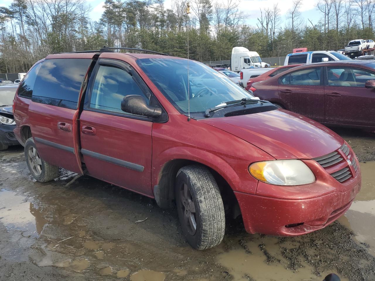 Lot #3055315362 2005 DODGE CARAVAN SX