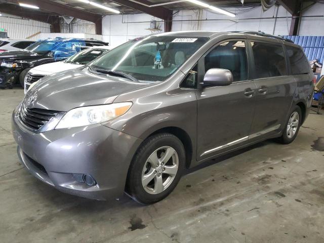 TOYOTA SIENNA LE