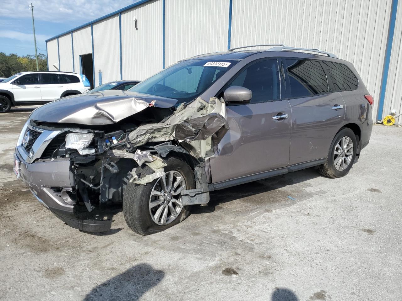  Salvage Nissan Pathfinder