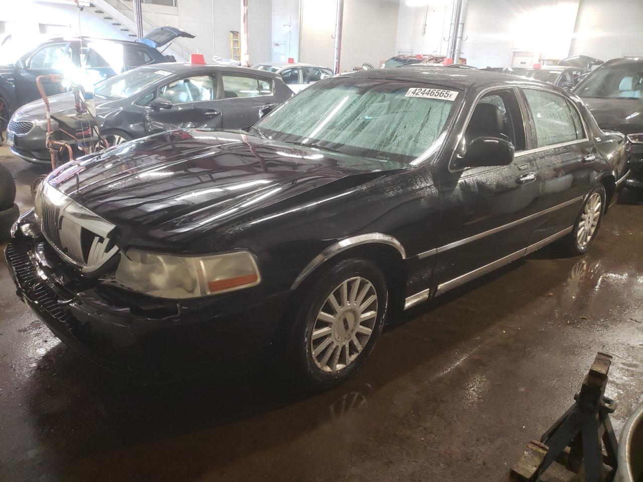  Salvage Lincoln Towncar