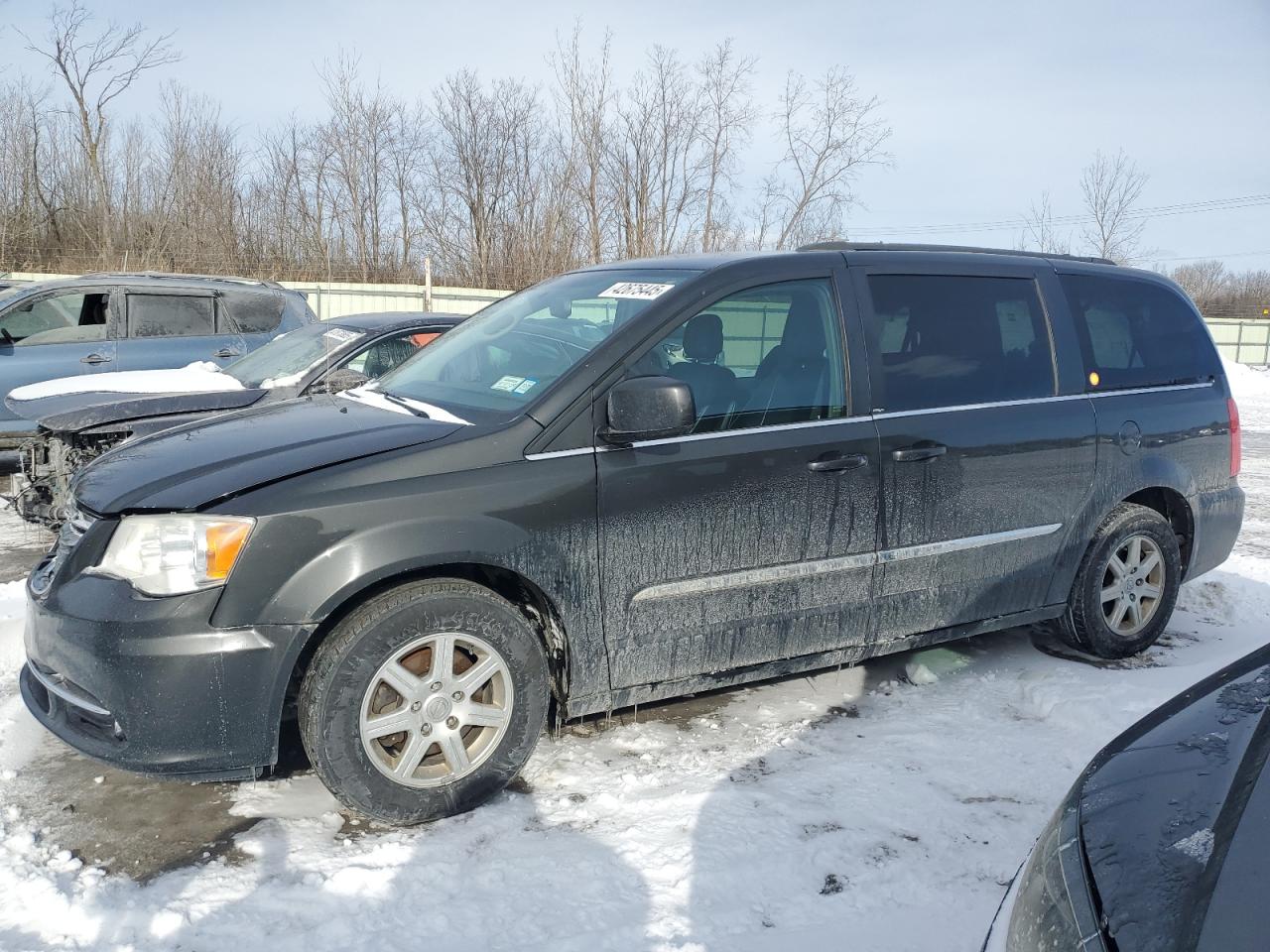  Salvage Chrysler Minivan