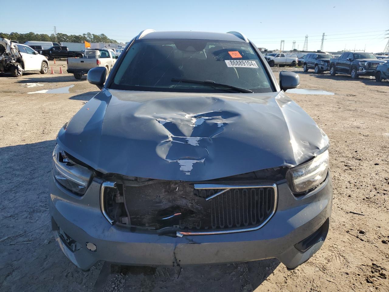 Lot #3049479649 2022 VOLVO XC40 T4 MO