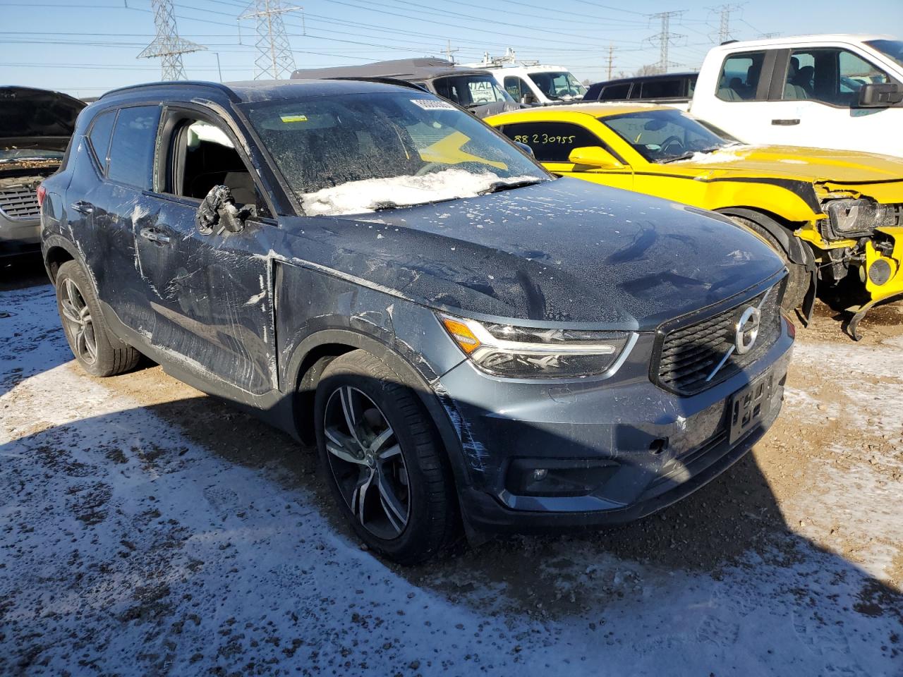 VOLVO XC40 T5 R-DESIGN