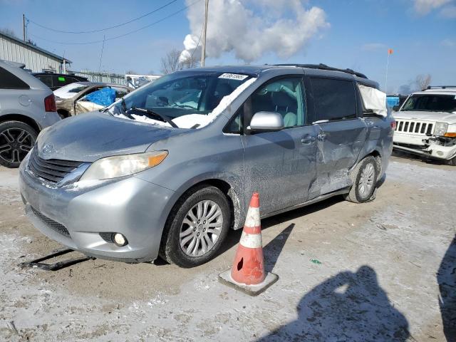 TOYOTA SIENNA XLE