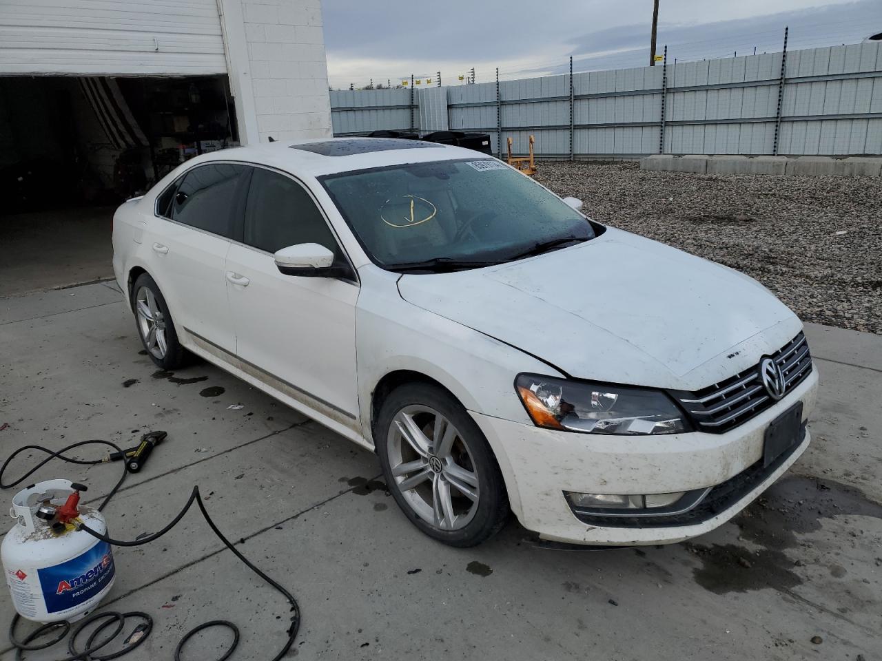 Lot #3045695640 2015 VOLKSWAGEN PASSAT SEL