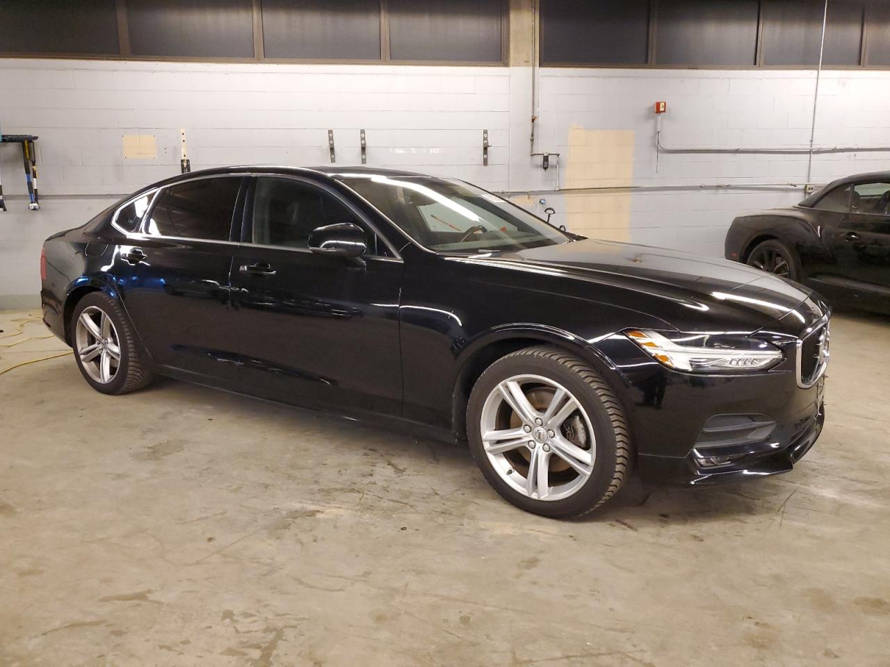 Lot #3048377726 2019 VOLVO S90 T5 MOM