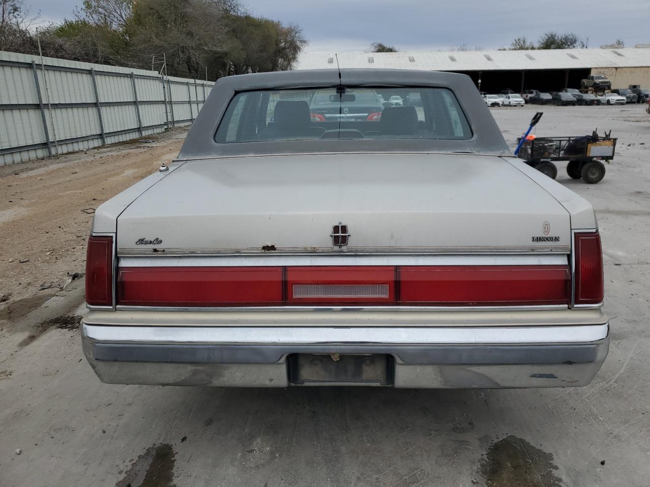 Lot #3050370898 1986 LINCOLN TOWN CAR