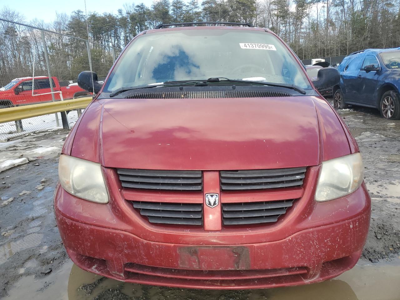 Lot #3055315362 2005 DODGE CARAVAN SX