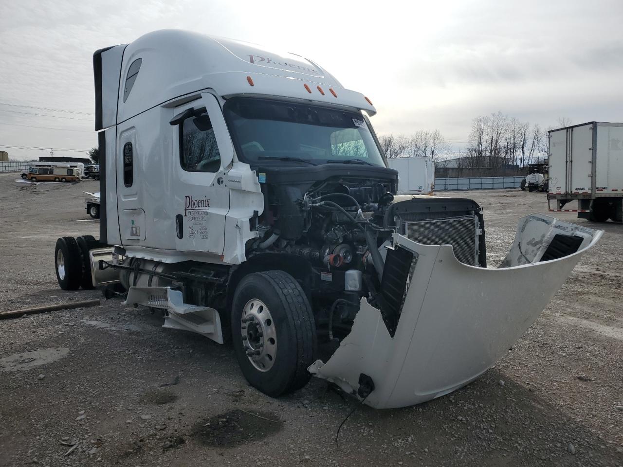  Salvage Freightliner Cascadia 1