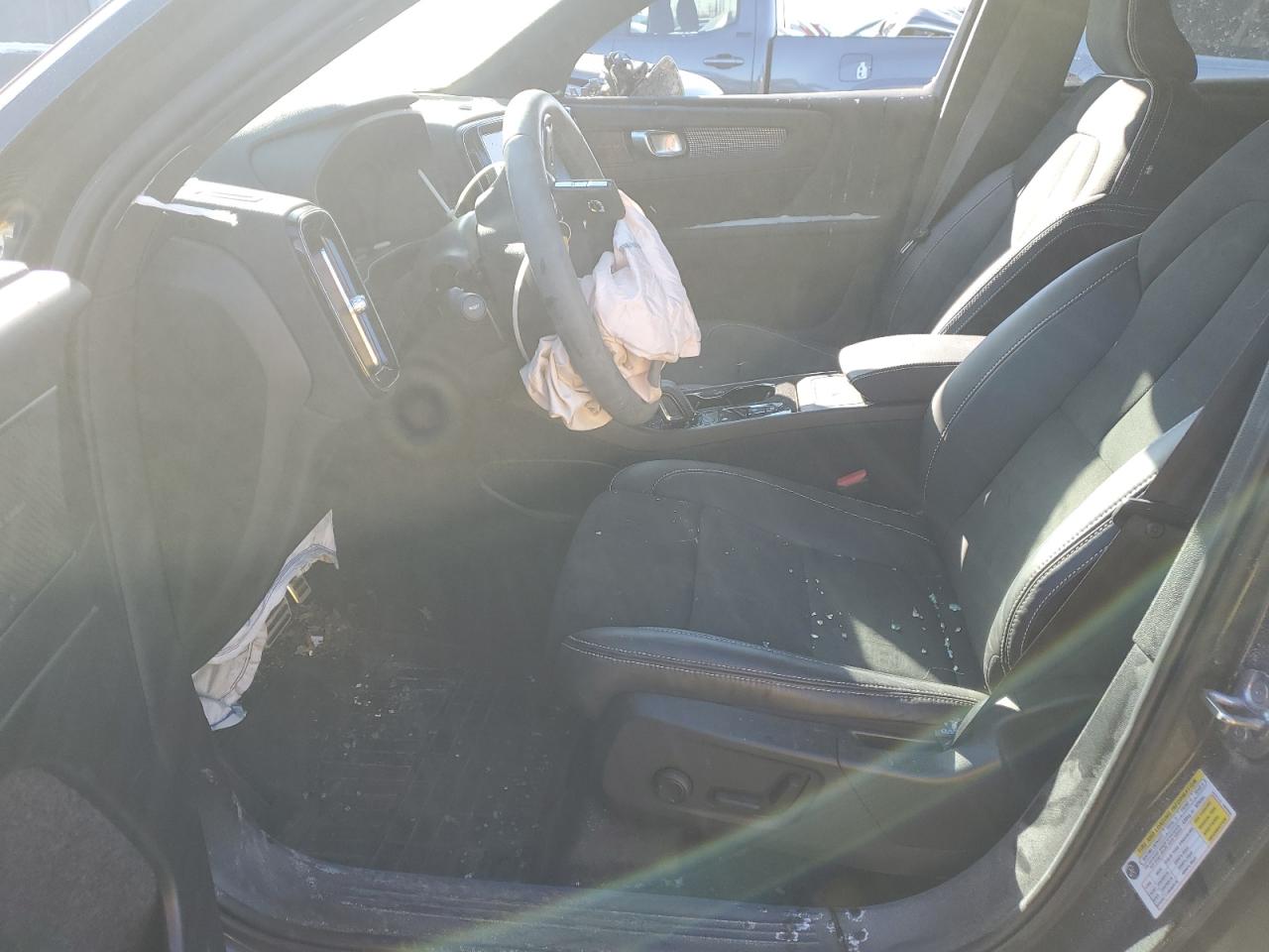 VOLVO XC40 T5 R-DESIGN