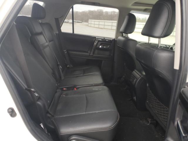 2020 TOYOTA 4RUNNER SR - JTEBU5JR5L5818642