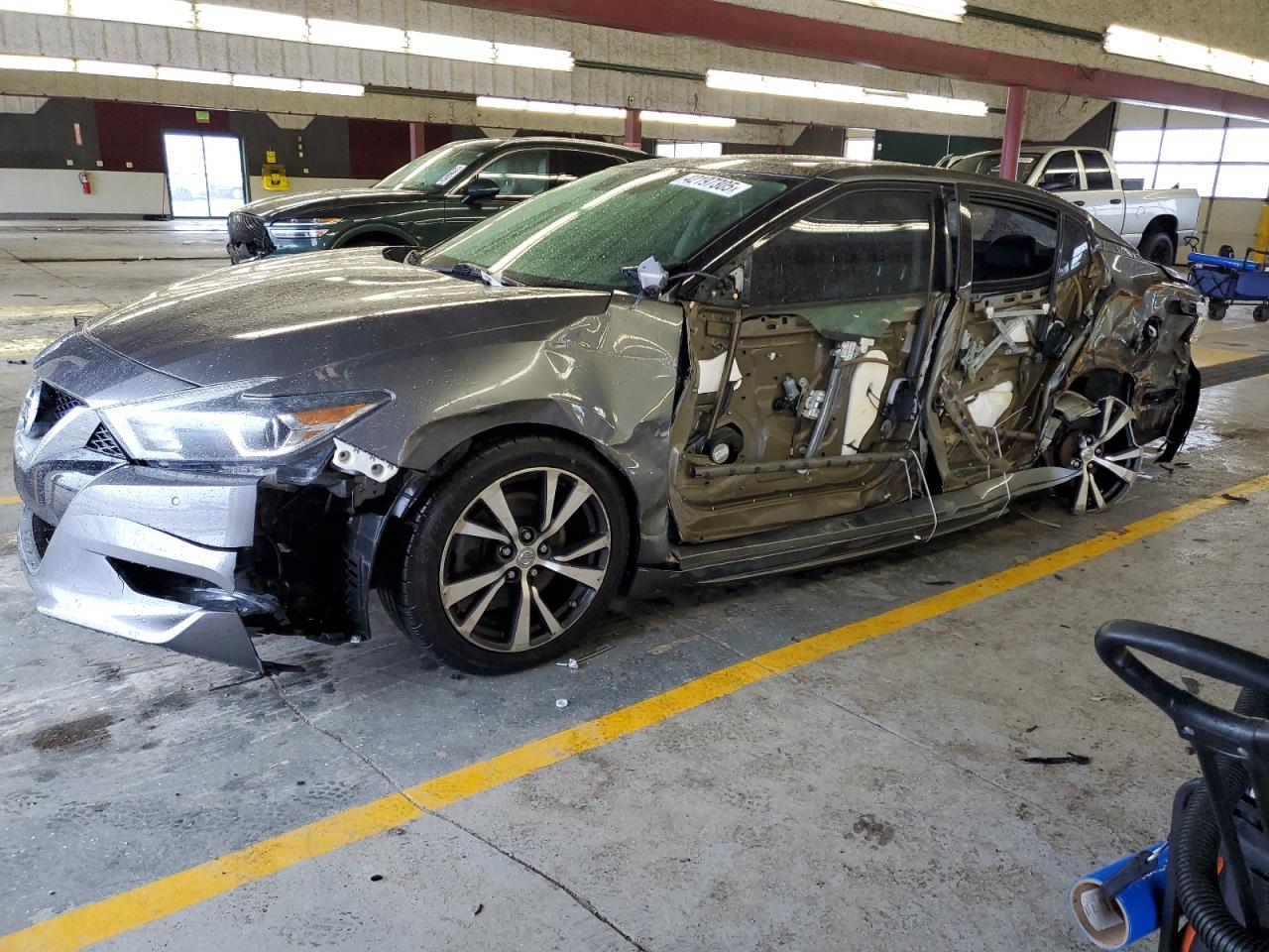  Salvage Nissan Maxima