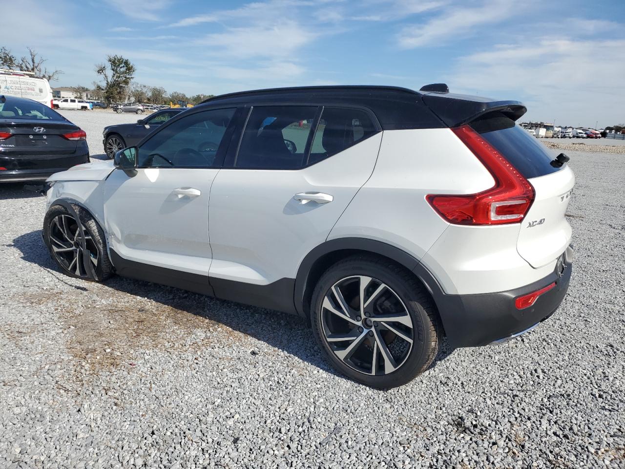 Lot #3045796666 2020 VOLVO XC40 T5 R-