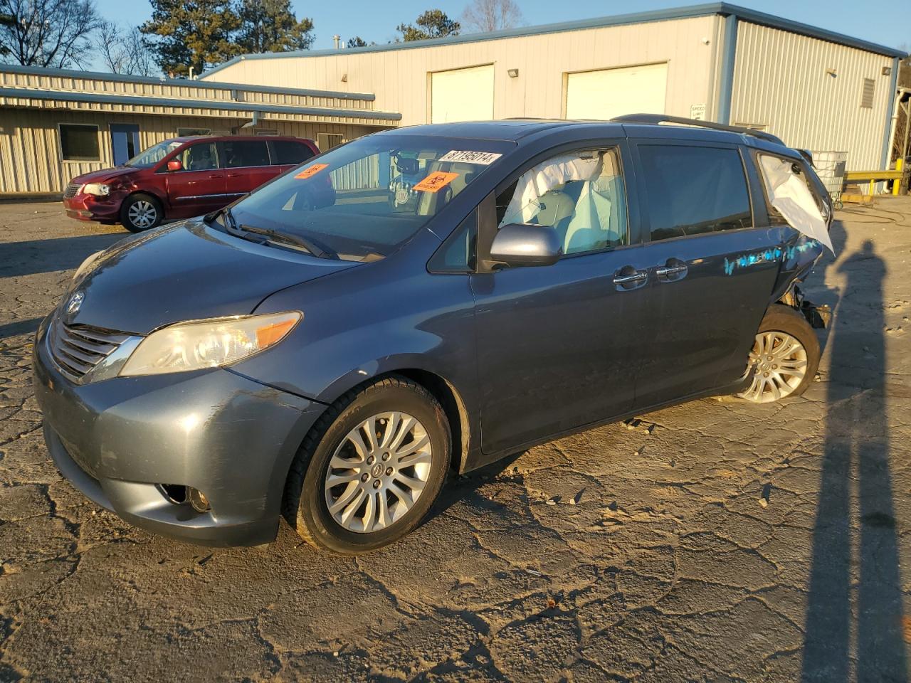 TOYOTA SIENNA XLE